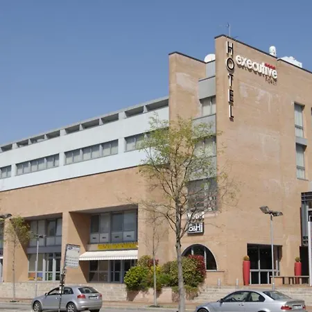 Executive מלון